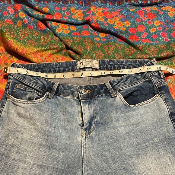 RARE Free People Color Block Two Tone Frayed distressed super flare jeans - Picture 5 of 9